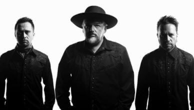 Alain Johannes trio release the video for “Luna A Sol (feat. Mike Patton)”, an early preview of their debut incoming via Ipecac in 2019